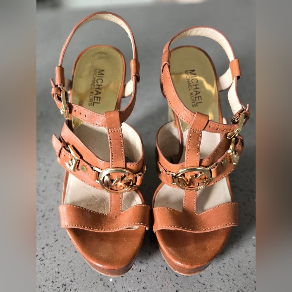 Michael Kors Tan Leather Logo Wedge Sandals Gold Hardware Size 7.